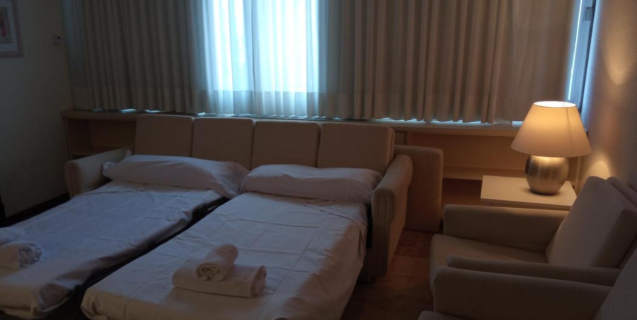 Apartamentos Centro Colon Madrid Esterno foto
