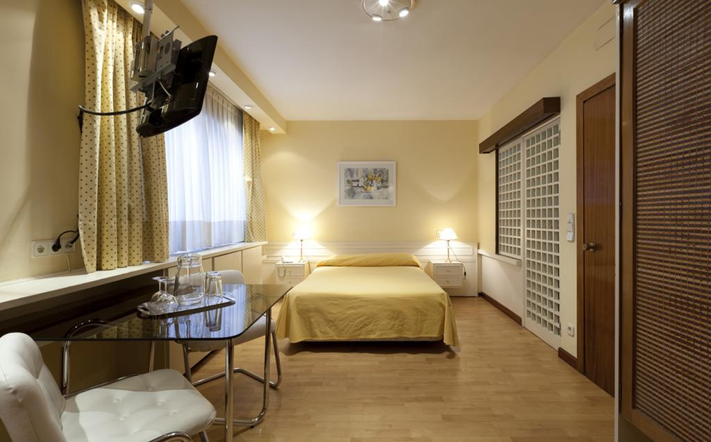 Apartamentos Centro Colon Madrid Esterno foto